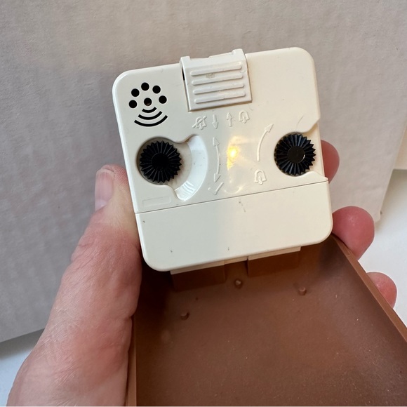 Elgin Travel Alarm Clock - Picture 3 of 8